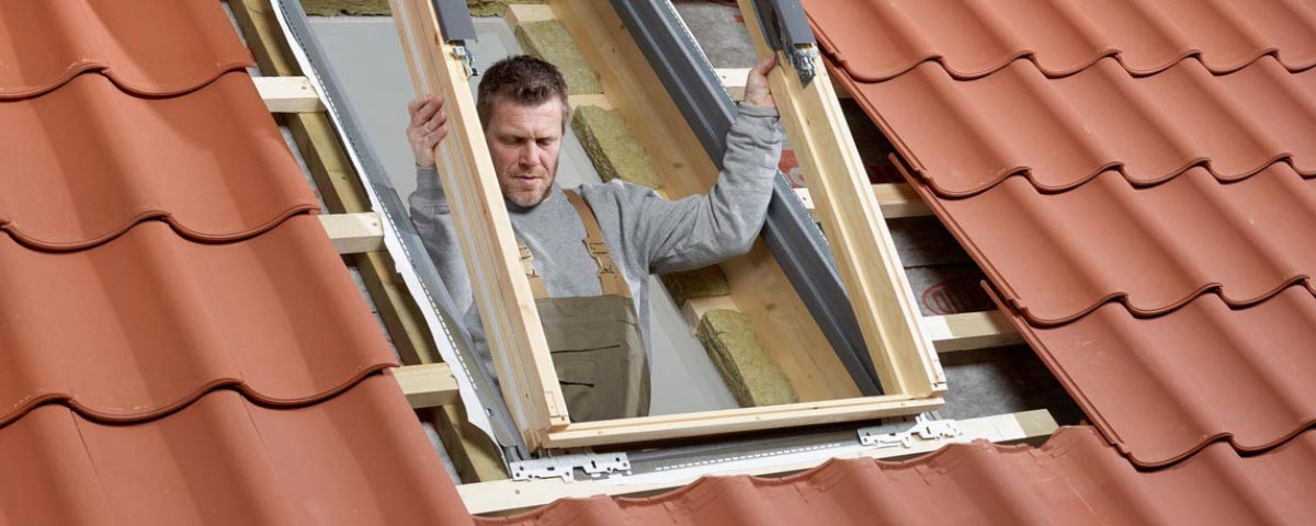 Грамотный монтаж мансардного окна